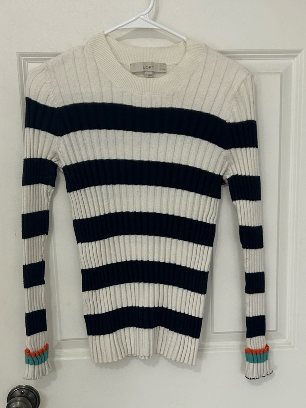 LOFT Ribbed Crewneck Sweater size large petite White & Navy Color-Blocked Cuffs